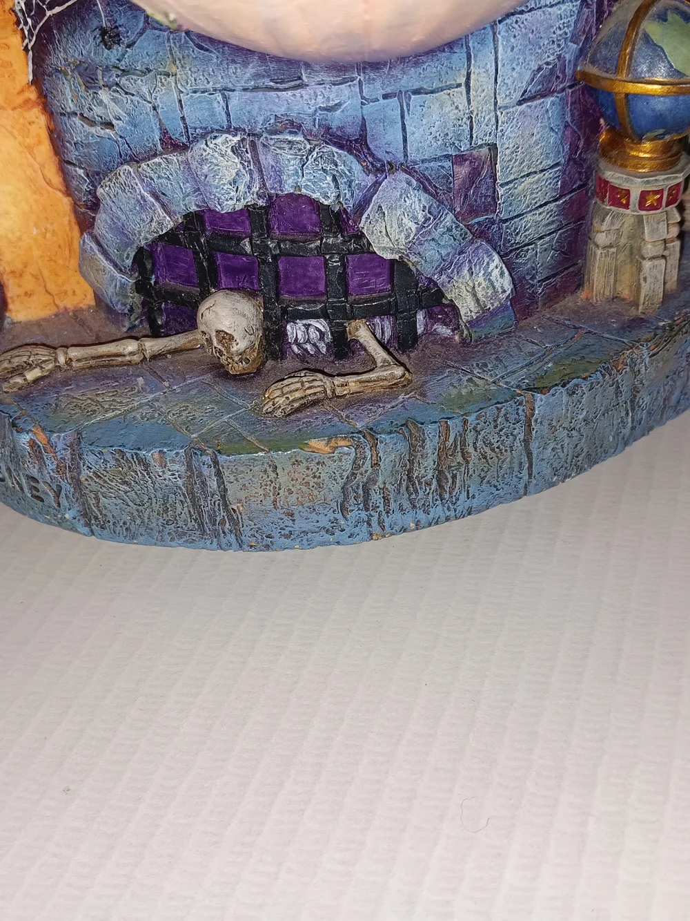 Disney Villains Evil Witch Mirror Mirror Snow Globe Preowned Sound WorksLightsup - Picture 9 of 11